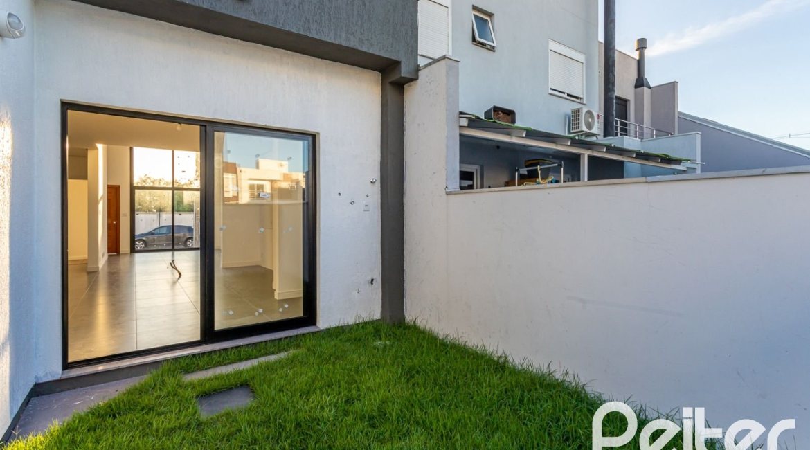 Casa em Condomínio à venda com 98m², 3 dormitórios, 1 suíte, 2 vagas, no bairro Hípica em Porto Alegre