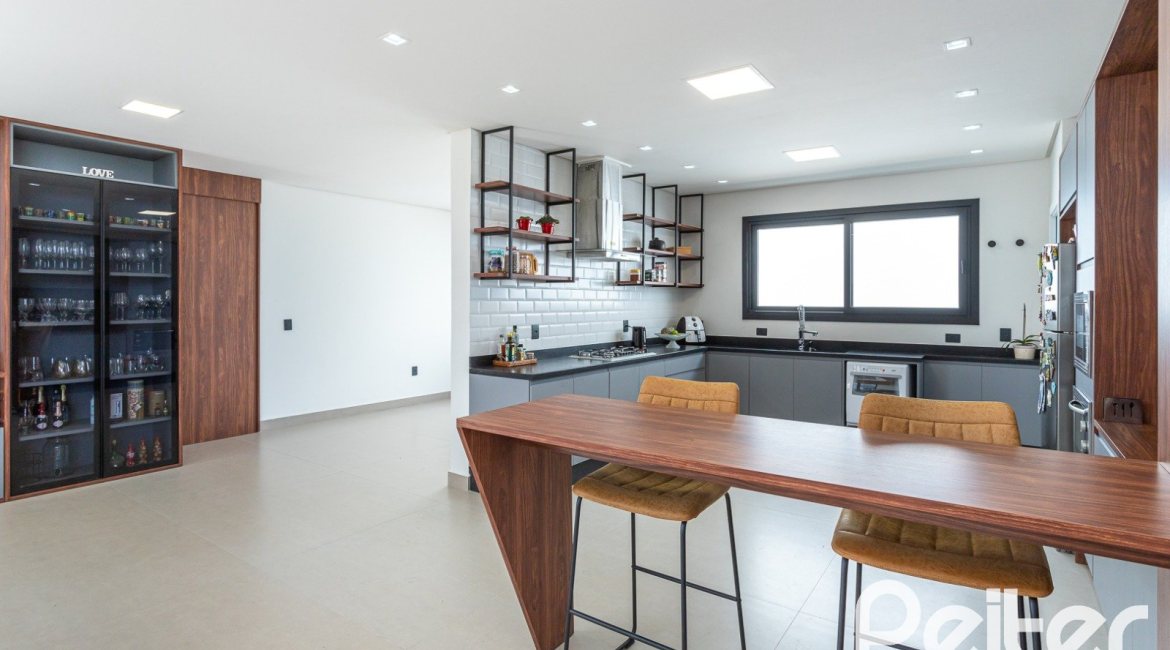 Casa em Condomínio à venda com 270m², 3 dormitórios, 3 suítes, 3 vagas, no bairro Alphaville em PORTO ALEGRE