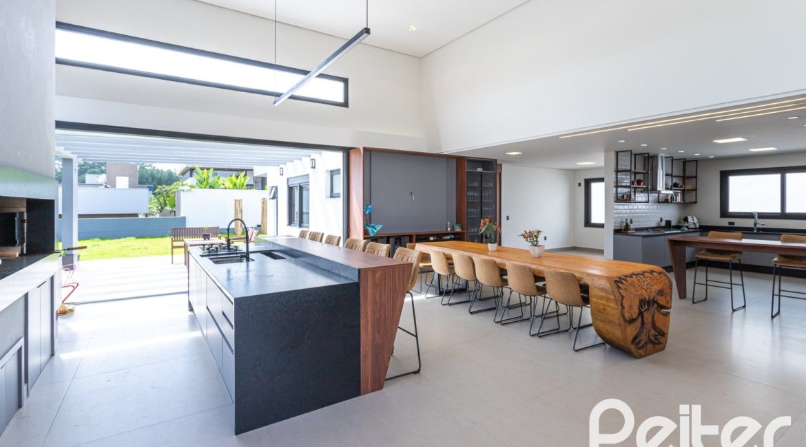 Casa em Condomínio à venda com 270m², 3 dormitórios, 3 suítes, 3 vagas, no bairro Alphaville em PORTO ALEGRE