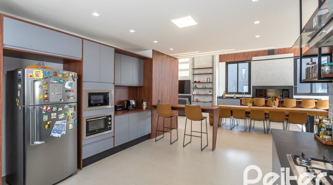 Casa em Condomínio à venda com 270m², 3 dormitórios, 3 suítes, 3 vagas, no bairro Alphaville em PORTO ALEGRE