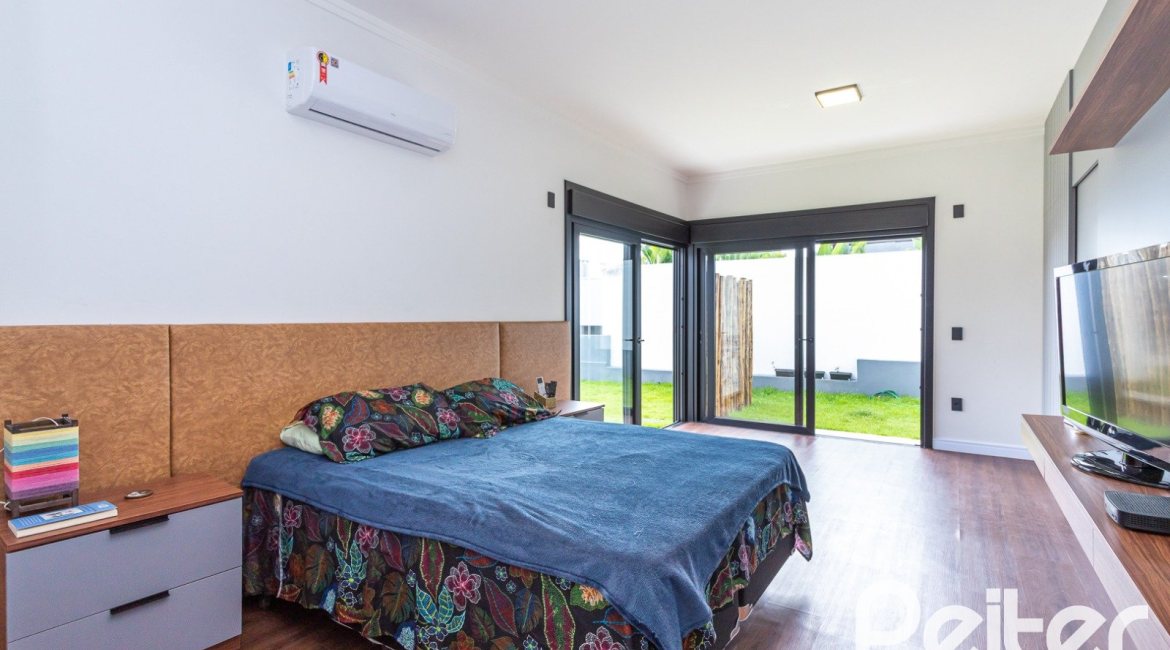 Casa em Condomínio à venda com 270m², 3 dormitórios, 3 suítes, 3 vagas, no bairro Alphaville em PORTO ALEGRE