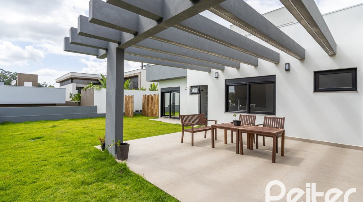 Casa em Condomínio à venda com 270m², 3 dormitórios, 3 suítes, 3 vagas, no bairro Alphaville em PORTO ALEGRE