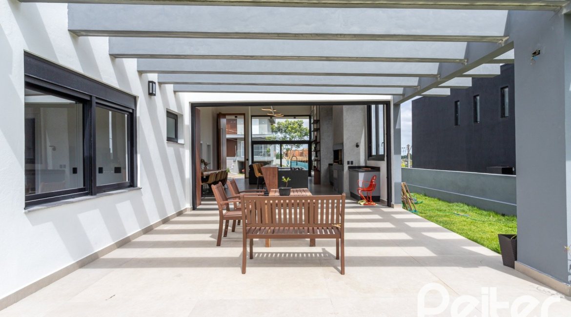 Casa em Condomínio à venda com 270m², 3 dormitórios, 3 suítes, 3 vagas, no bairro Alphaville em PORTO ALEGRE