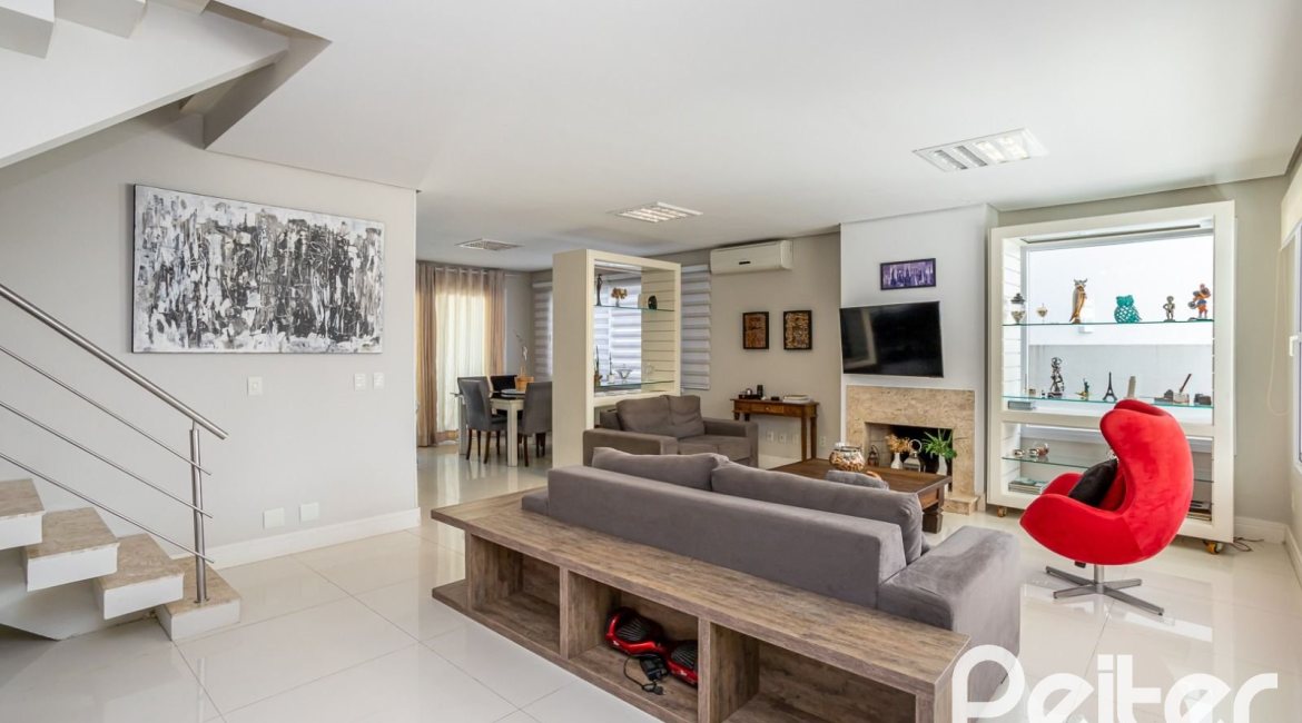 Casa em Condomínio à venda com 245m², 3 dormitórios, 3 suítes, 4 vagas, no bairro Mountain Ville em PORTO ALEGRE