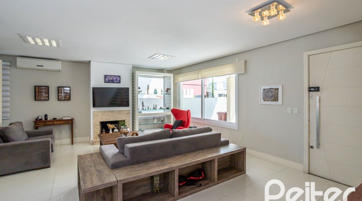 Casa em Condomínio à venda com 245m², 3 dormitórios, 3 suítes, 4 vagas, no bairro Mountain Ville em PORTO ALEGRE