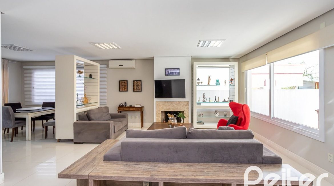 Casa em Condomínio à venda com 245m², 3 dormitórios, 3 suítes, 4 vagas, no bairro Mountain Ville em PORTO ALEGRE