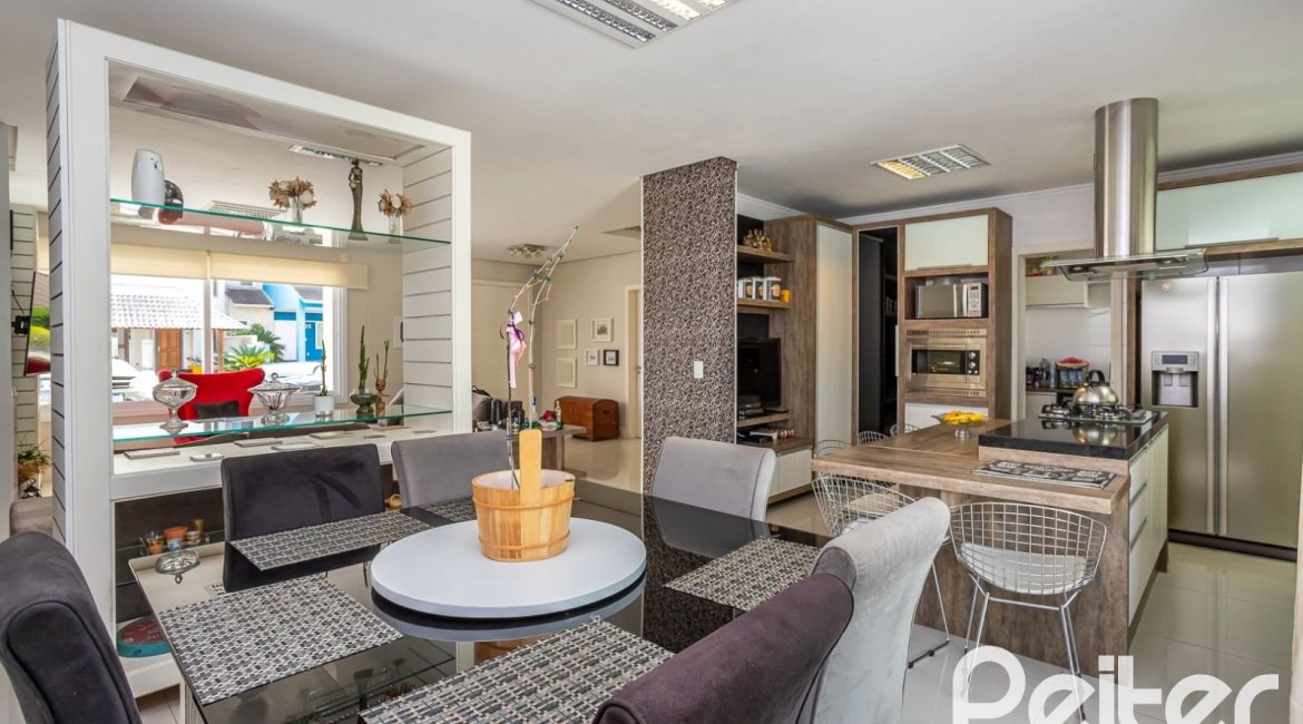 Casa em Condomínio à venda com 245m², 3 dormitórios, 3 suítes, 4 vagas, no bairro Mountain Ville em PORTO ALEGRE