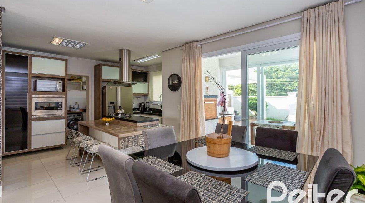 Casa em Condomínio à venda com 245m², 3 dormitórios, 3 suítes, 4 vagas, no bairro Mountain Ville em PORTO ALEGRE