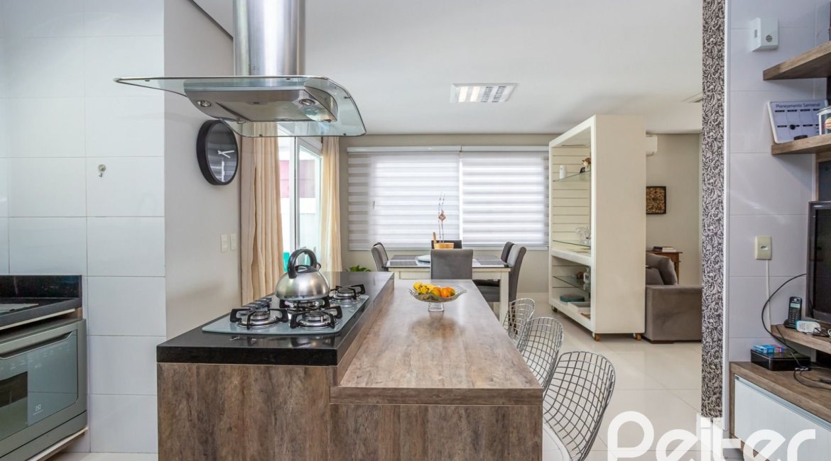 Casa em Condomínio à venda com 245m², 3 dormitórios, 3 suítes, 4 vagas, no bairro Mountain Ville em PORTO ALEGRE