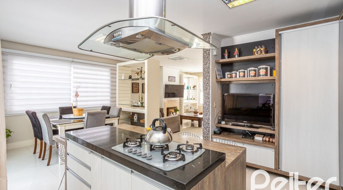 Casa em Condomínio à venda com 245m², 3 dormitórios, 3 suítes, 4 vagas, no bairro Mountain Ville em PORTO ALEGRE