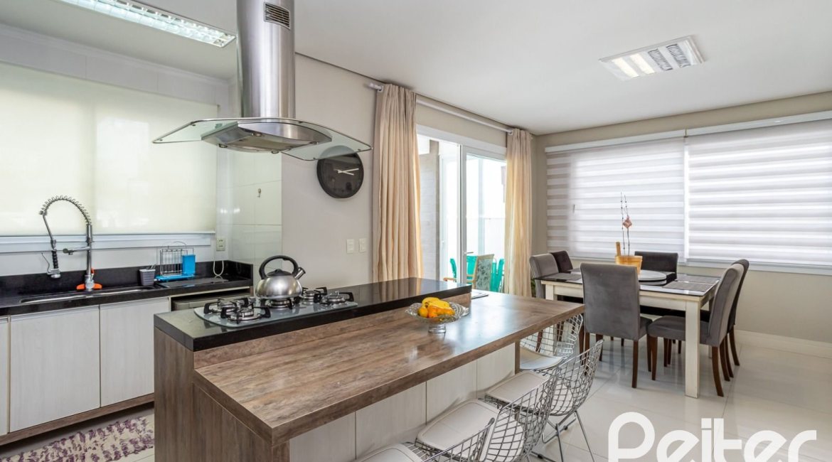 Casa em Condomínio à venda com 245m², 3 dormitórios, 3 suítes, 4 vagas, no bairro Mountain Ville em PORTO ALEGRE