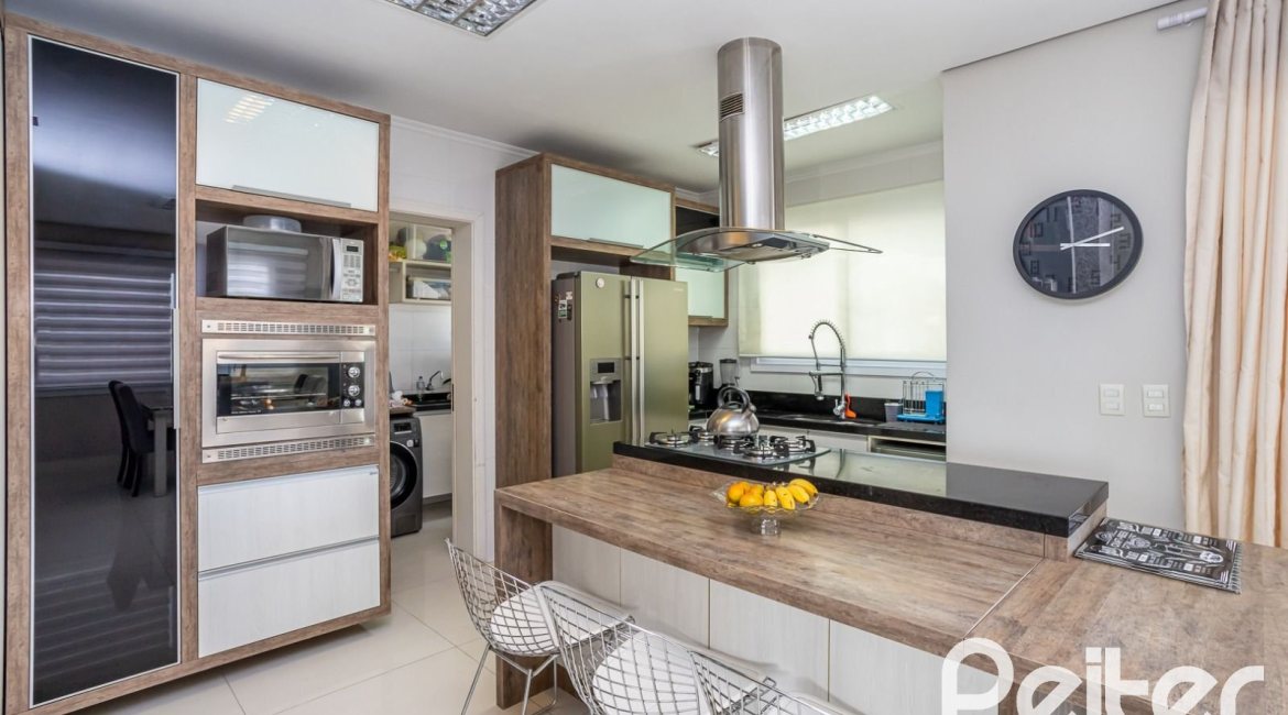 Casa em Condomínio à venda com 245m², 3 dormitórios, 3 suítes, 4 vagas, no bairro Mountain Ville em PORTO ALEGRE