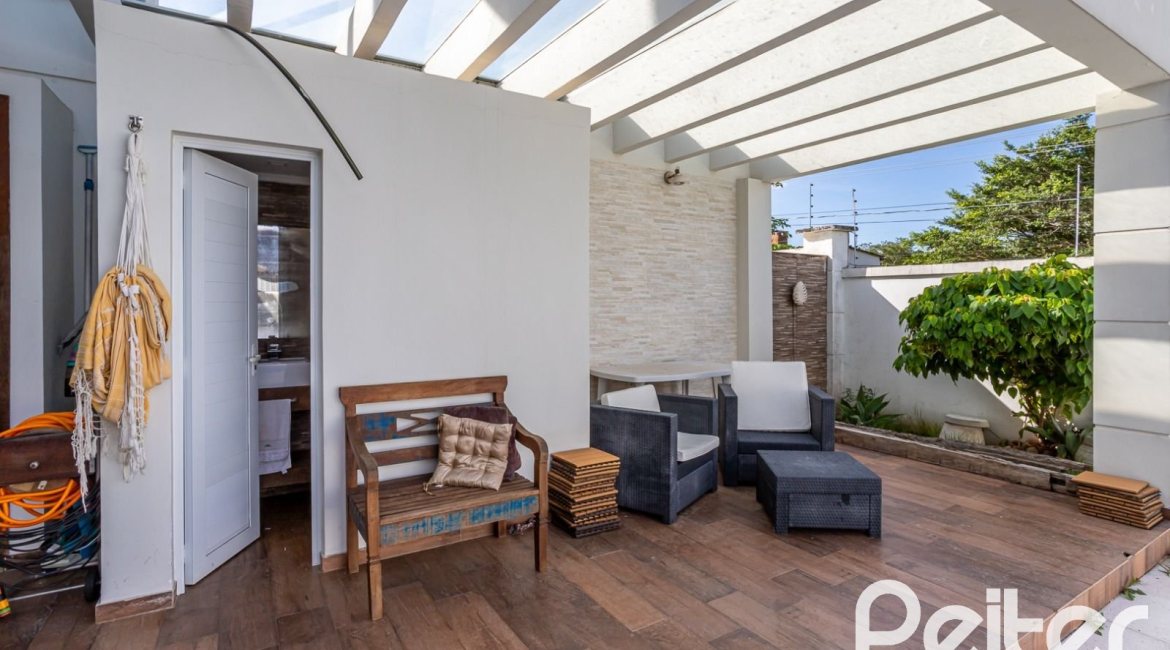 Casa em Condomínio à venda com 245m², 3 dormitórios, 3 suítes, 4 vagas, no bairro Mountain Ville em PORTO ALEGRE