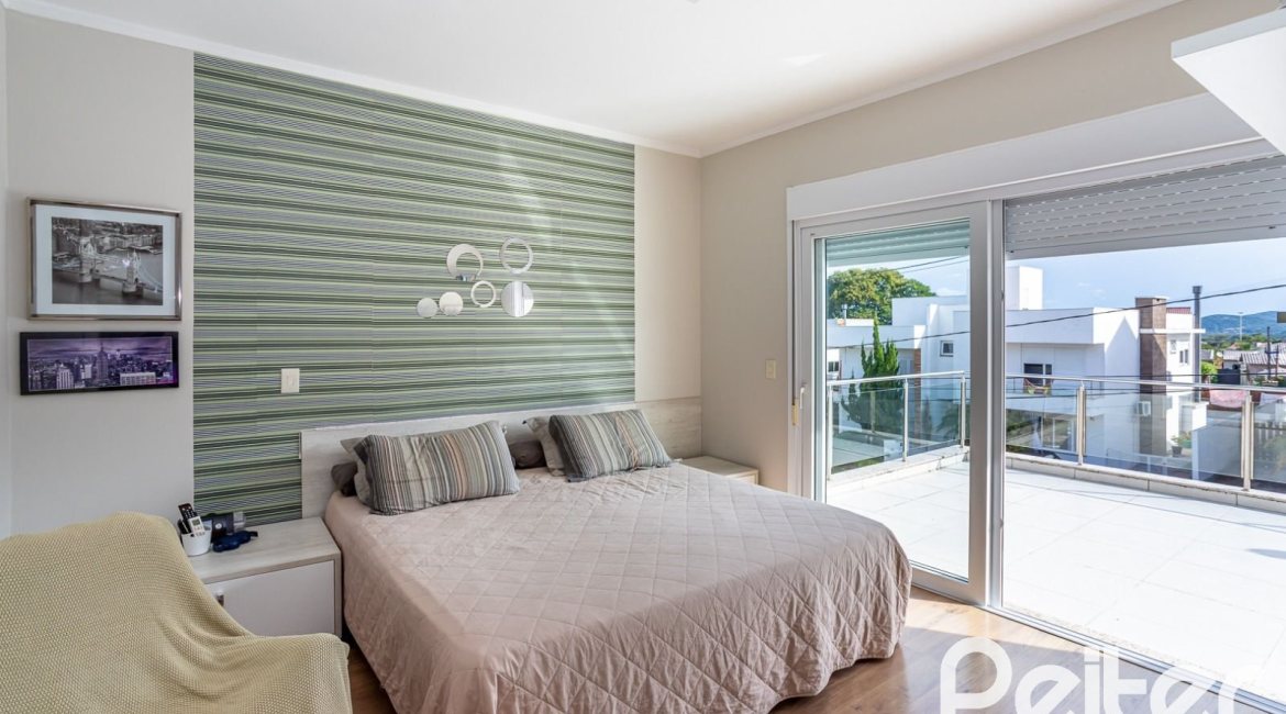 Casa em Condomínio à venda com 245m², 3 dormitórios, 3 suítes, 4 vagas, no bairro Mountain Ville em PORTO ALEGRE