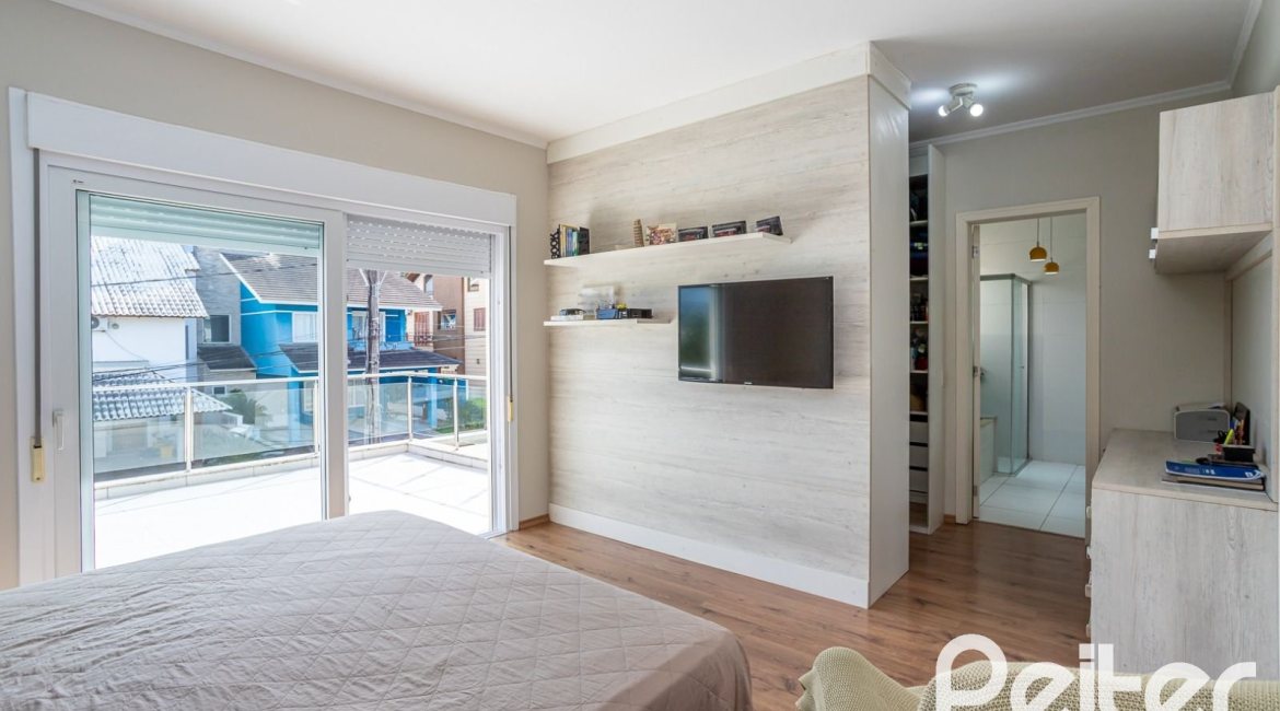 Casa em Condomínio à venda com 245m², 3 dormitórios, 3 suítes, 4 vagas, no bairro Mountain Ville em PORTO ALEGRE