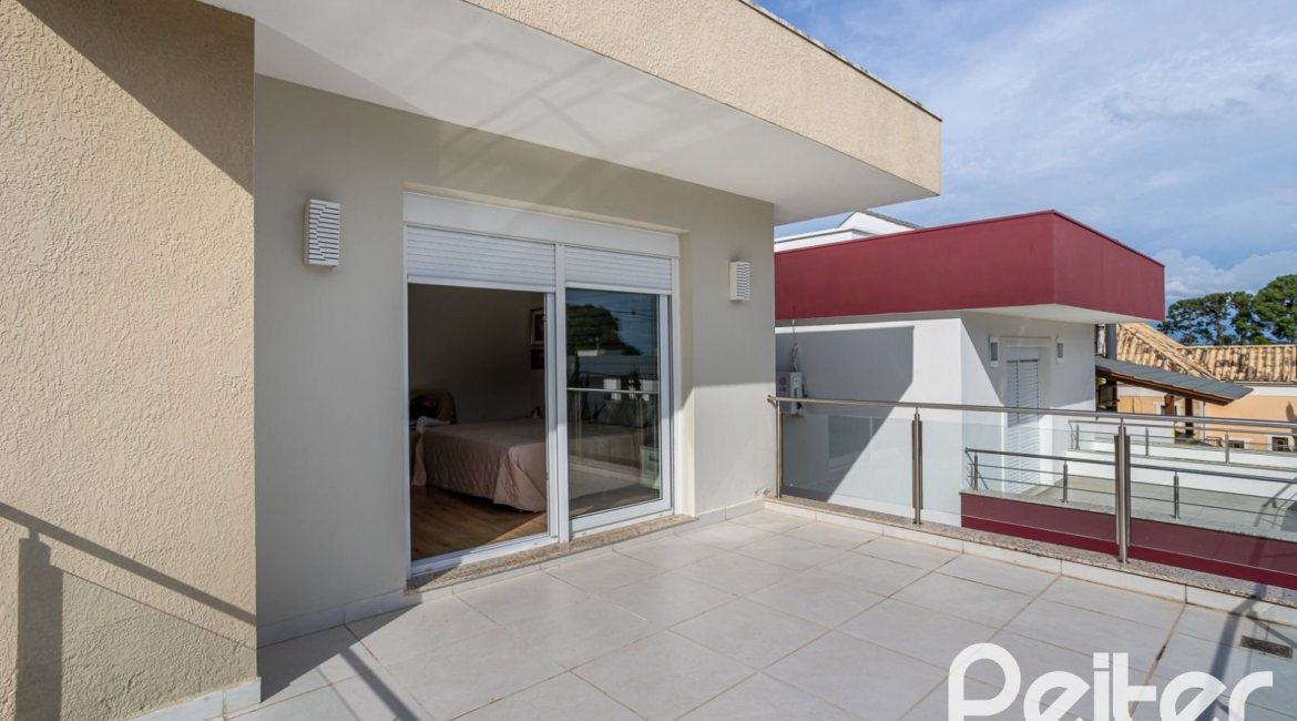 Casa em Condomínio à venda com 245m², 3 dormitórios, 3 suítes, 4 vagas, no bairro Mountain Ville em PORTO ALEGRE