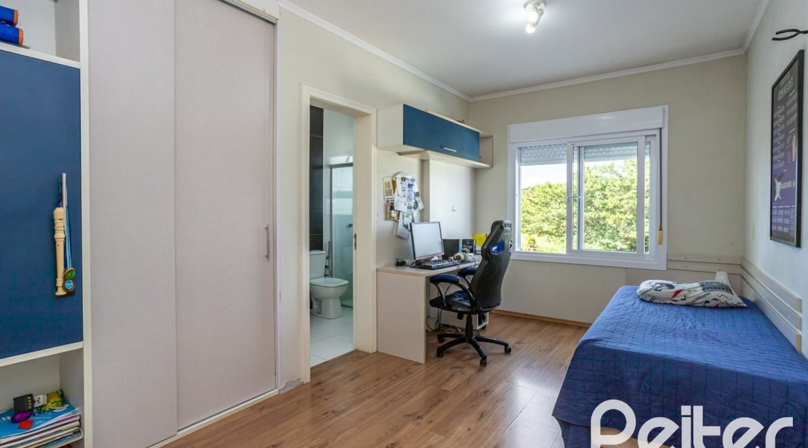 Casa em Condomínio à venda com 245m², 3 dormitórios, 3 suítes, 4 vagas, no bairro Mountain Ville em PORTO ALEGRE