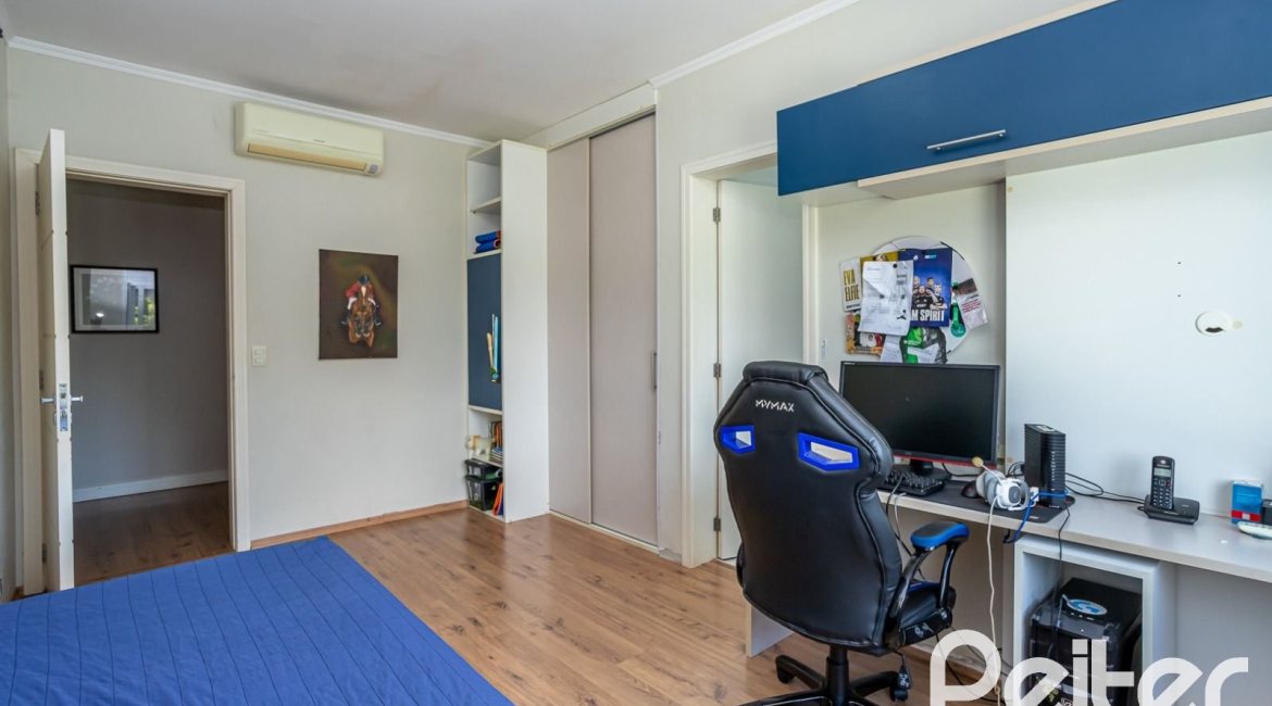 Casa em Condomínio à venda com 245m², 3 dormitórios, 3 suítes, 4 vagas, no bairro Mountain Ville em PORTO ALEGRE