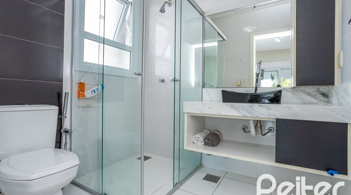 Casa em Condomínio à venda com 245m², 3 dormitórios, 3 suítes, 4 vagas, no bairro Mountain Ville em PORTO ALEGRE