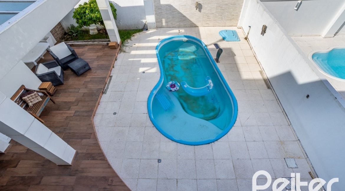 Casa em Condomínio à venda com 245m², 3 dormitórios, 3 suítes, 4 vagas, no bairro Mountain Ville em PORTO ALEGRE