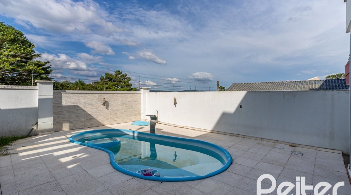 Casa em Condomínio à venda com 245m², 3 dormitórios, 3 suítes, 4 vagas, no bairro Mountain Ville em PORTO ALEGRE