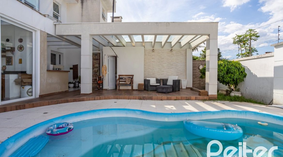 Casa em Condomínio à venda com 245m², 3 dormitórios, 3 suítes, 4 vagas, no bairro Mountain Ville em PORTO ALEGRE