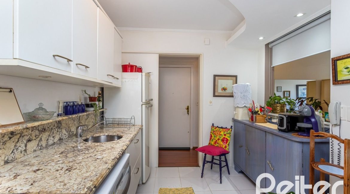 Apartamento à venda com 79m², 3 dormitórios, no bairro Cristal em Porto Alegre