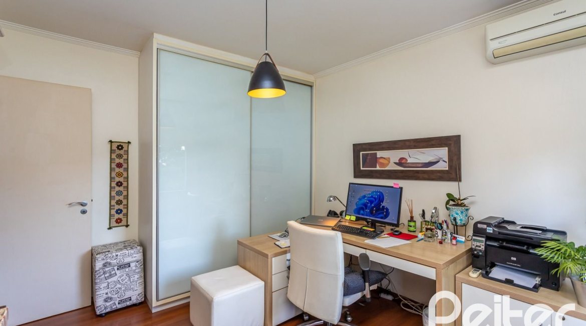 Apartamento à venda com 79m², 3 dormitórios, no bairro Cristal em Porto Alegre