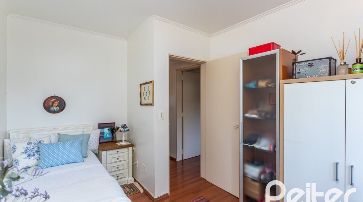 Apartamento à venda com 79m², 3 dormitórios, no bairro Cristal em Porto Alegre
