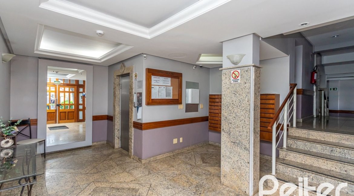 Apartamento à venda com 79m², 3 dormitórios, no bairro Cristal em Porto Alegre