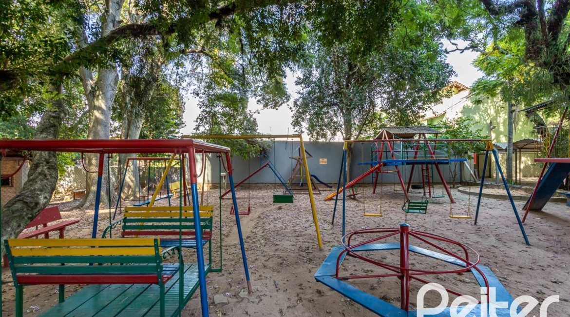 Apartamento à venda com 79m², 3 dormitórios, no bairro Cristal em Porto Alegre