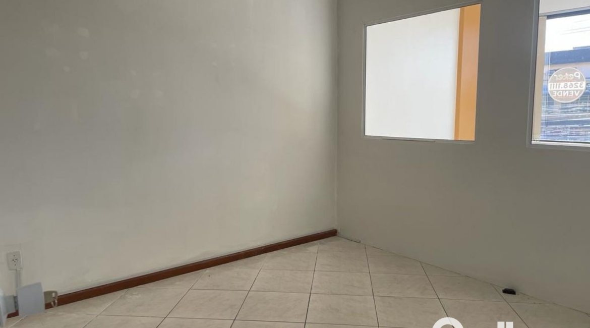 Comercial à venda com 59m², 1 vaga, no bairro Camaquã em Porto Alegre