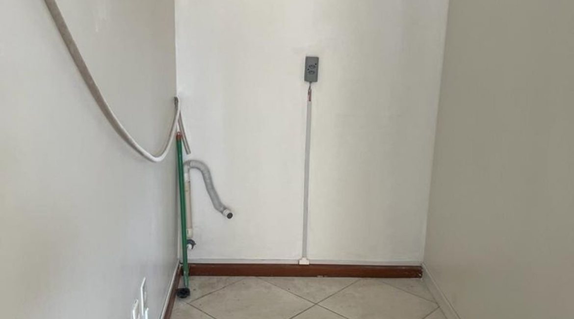 Comercial à venda com 59m², 1 vaga, no bairro Camaquã em Porto Alegre