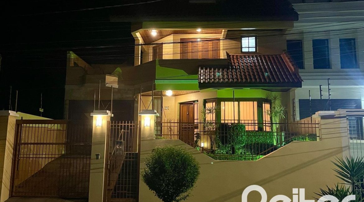 Casa à venda com 370m², 4 dormitórios, 4 suítes, 2 vagas, no bairro Tristeza em Porto Alegre