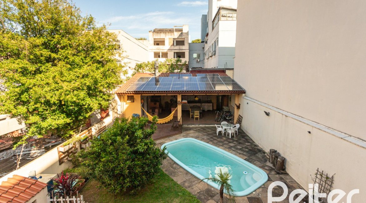 Casa à venda com 370m², 4 dormitórios, 4 suítes, 2 vagas, no bairro Tristeza em Porto Alegre