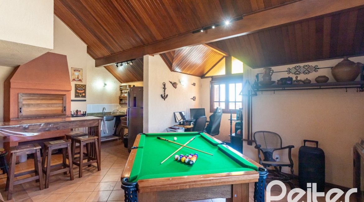 Casa à venda com 370m², 4 dormitórios, 4 suítes, 2 vagas, no bairro Tristeza em Porto Alegre
