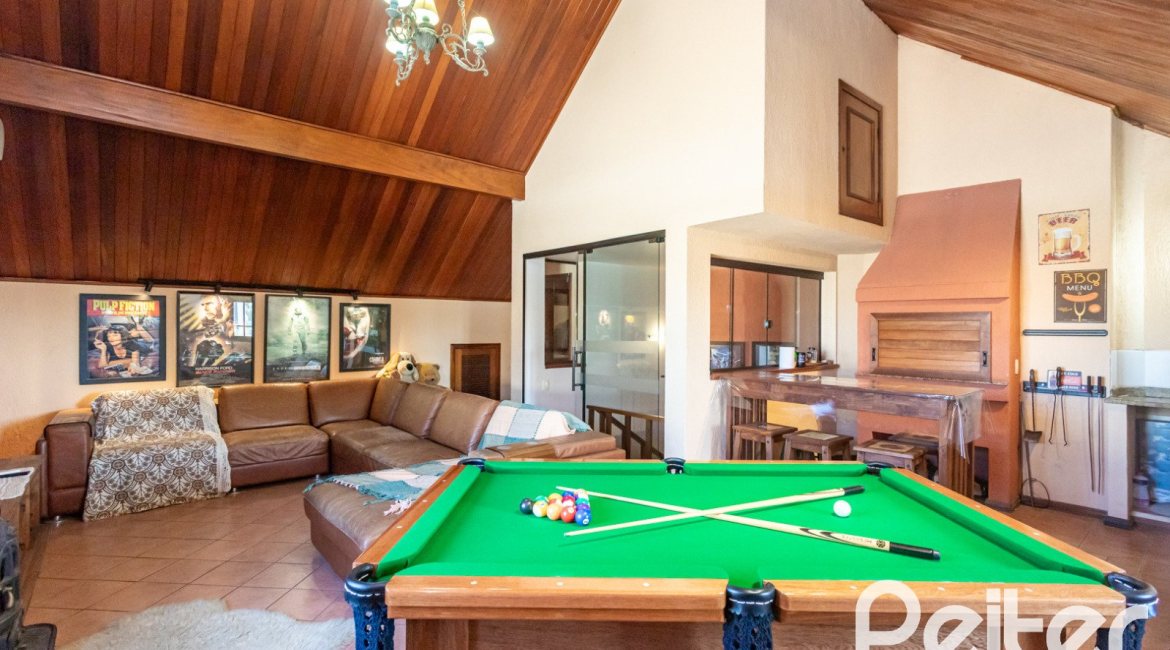 Casa à venda com 370m², 4 dormitórios, 4 suítes, 2 vagas, no bairro Tristeza em Porto Alegre