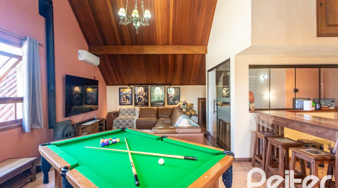 Casa à venda com 370m², 4 dormitórios, 4 suítes, 2 vagas, no bairro Tristeza em Porto Alegre