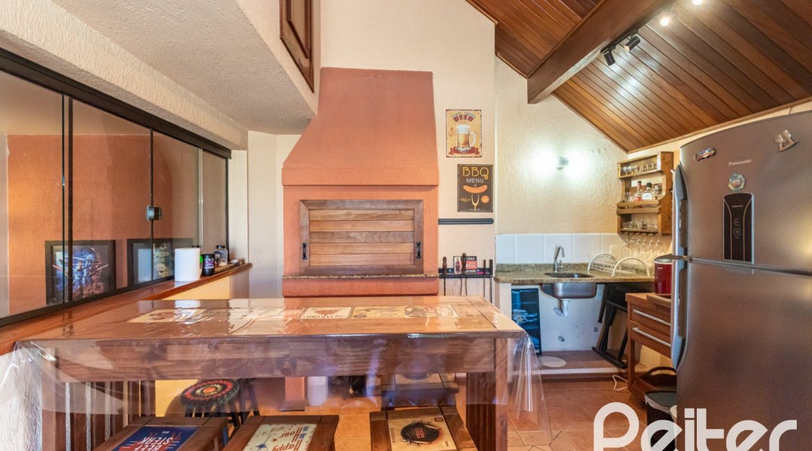 Casa à venda com 370m², 4 dormitórios, 4 suítes, 2 vagas, no bairro Tristeza em Porto Alegre