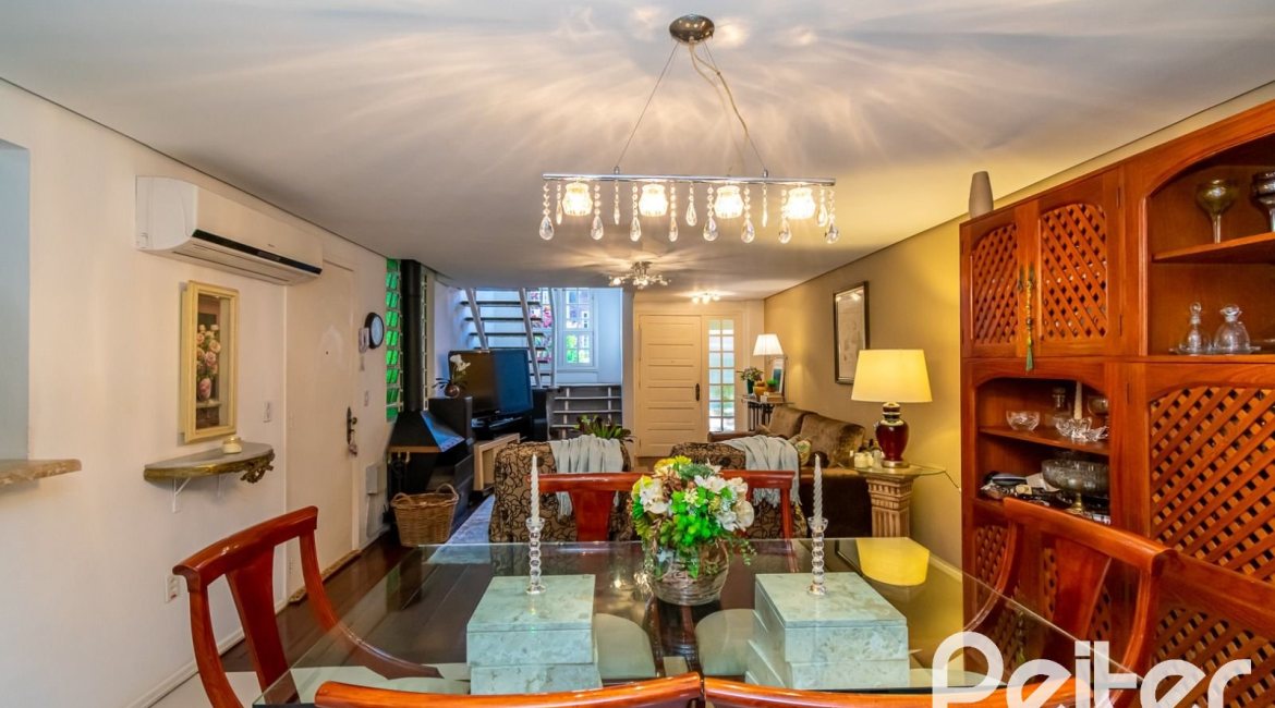 Casa em Condomínio à venda com 160m², 3 dormitórios, 1 suíte, 2 vagas, no bairro Tristeza em PORTO ALEGRE