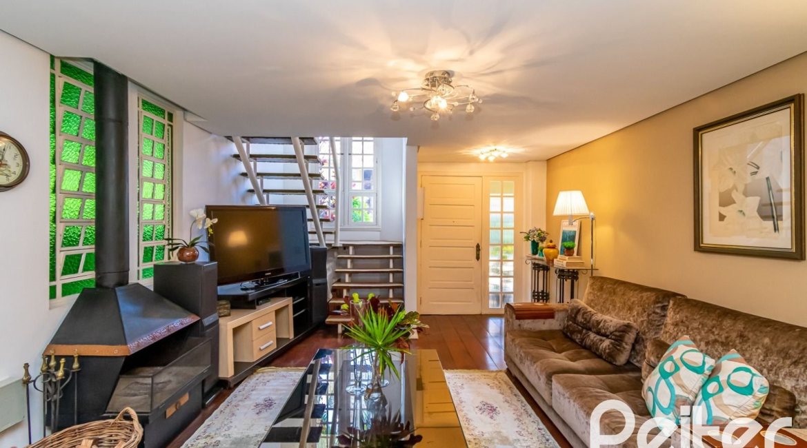 Casa em Condomínio à venda com 160m², 3 dormitórios, 1 suíte, 2 vagas, no bairro Tristeza em PORTO ALEGRE