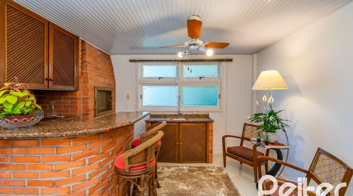 Casa em Condomínio à venda com 160m², 3 dormitórios, 1 suíte, 2 vagas, no bairro Tristeza em PORTO ALEGRE