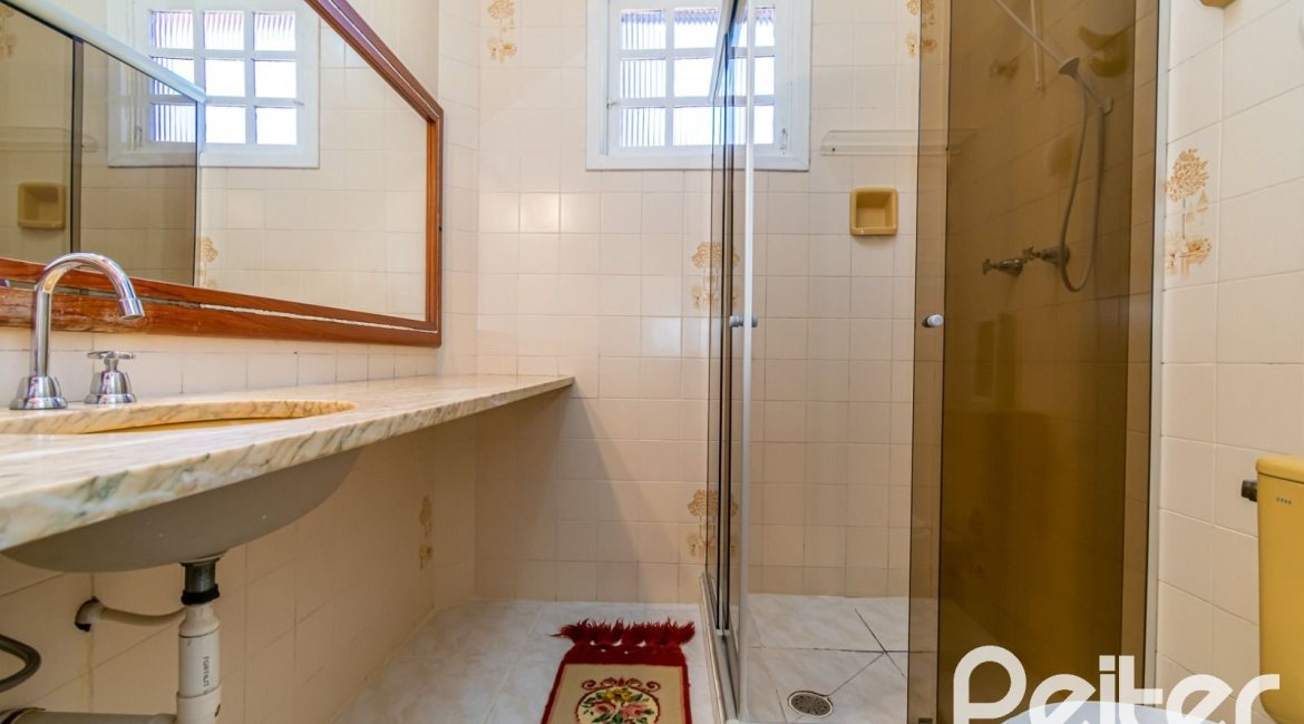 Casa em Condomínio à venda com 160m², 3 dormitórios, 1 suíte, 2 vagas, no bairro Tristeza em PORTO ALEGRE