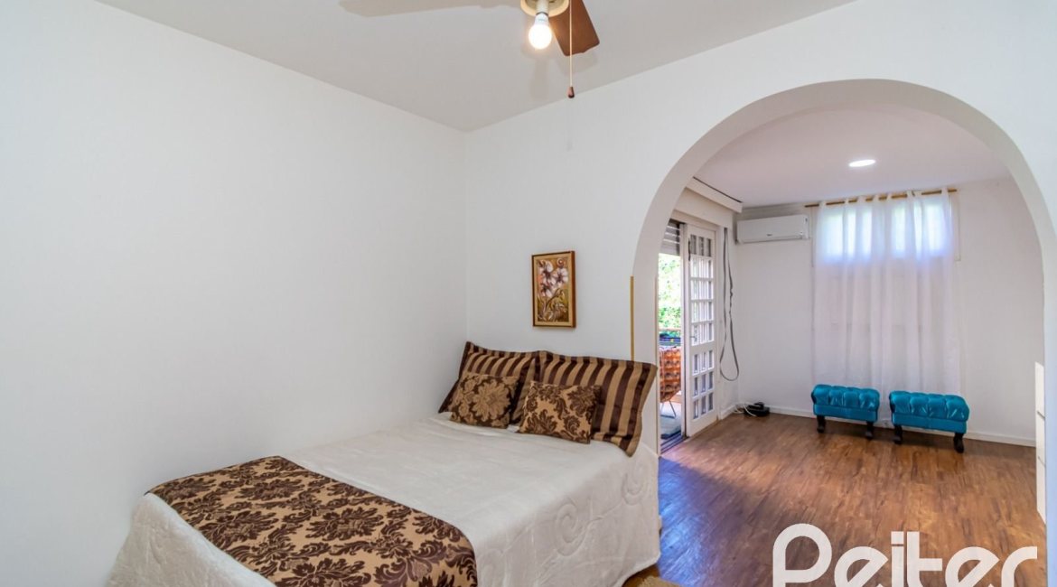 Casa em Condomínio à venda com 160m², 3 dormitórios, 1 suíte, 2 vagas, no bairro Tristeza em PORTO ALEGRE