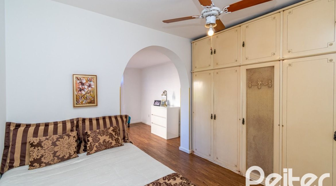 Casa em Condomínio à venda com 160m², 3 dormitórios, 1 suíte, 2 vagas, no bairro Tristeza em PORTO ALEGRE