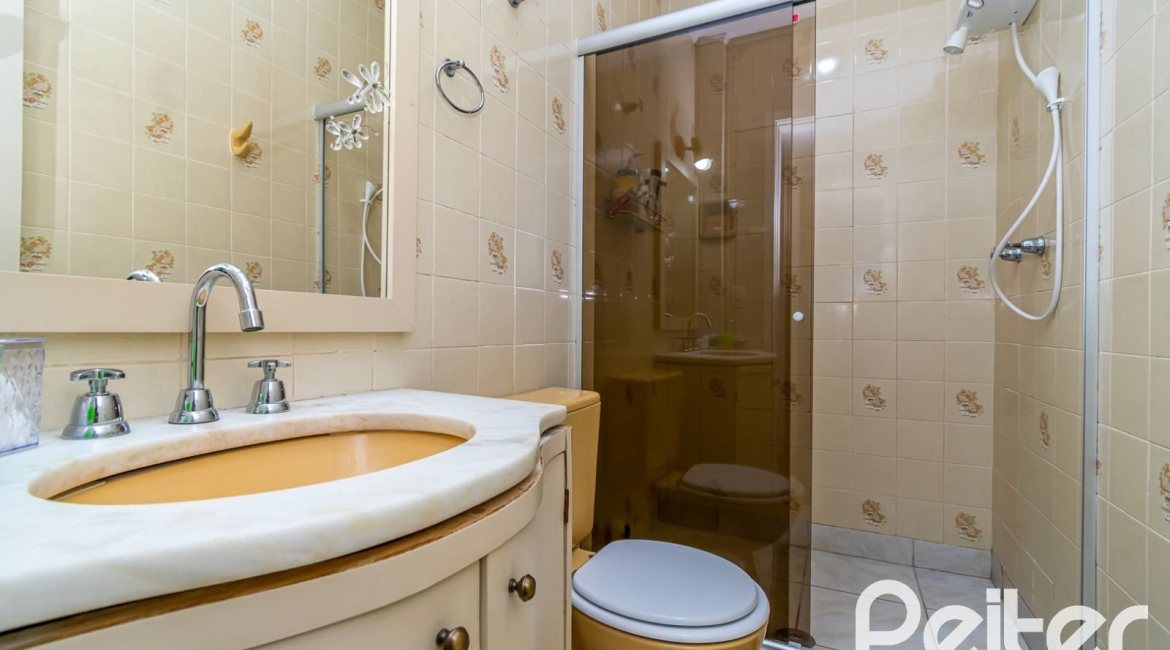 Casa em Condomínio à venda com 160m², 3 dormitórios, 1 suíte, 2 vagas, no bairro Tristeza em PORTO ALEGRE