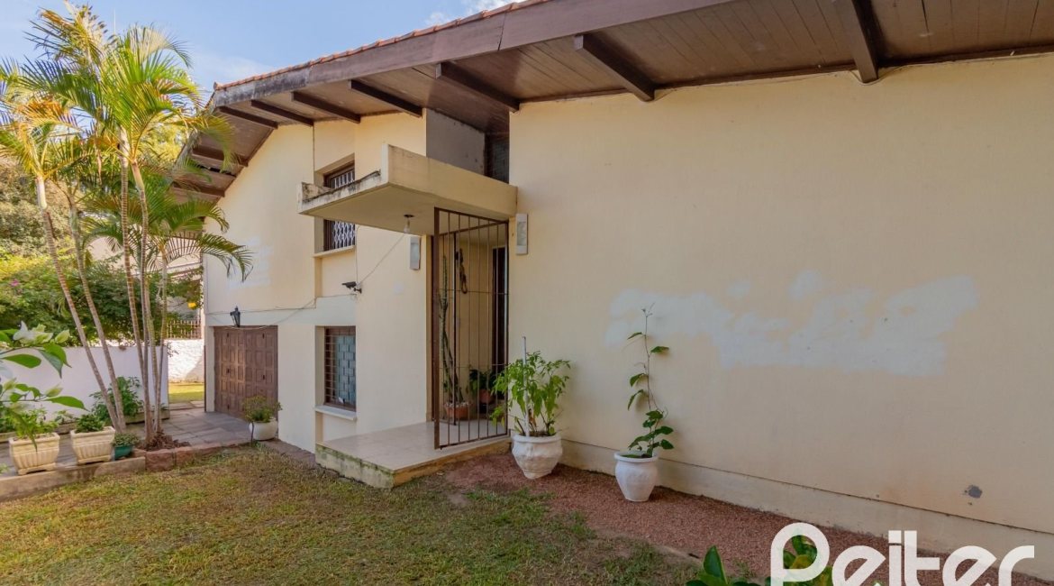 Casa à venda com 180m², 3 dormitórios, 1 suíte, 2 vagas, no bairro Ipanema em Porto Alegre