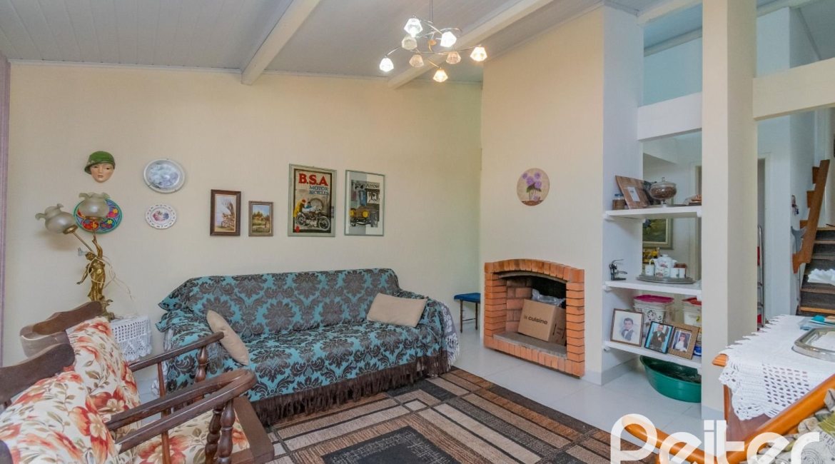 Casa à venda com 180m², 3 dormitórios, 1 suíte, 2 vagas, no bairro Ipanema em Porto Alegre