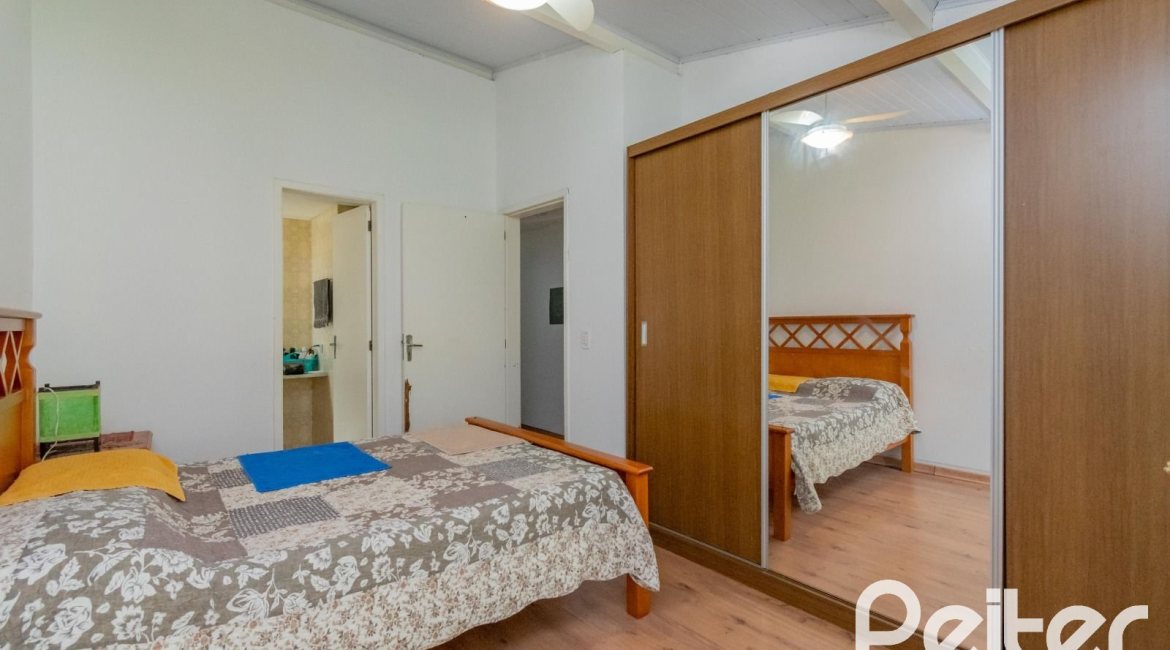 Casa à venda com 180m², 3 dormitórios, 1 suíte, 2 vagas, no bairro Ipanema em Porto Alegre