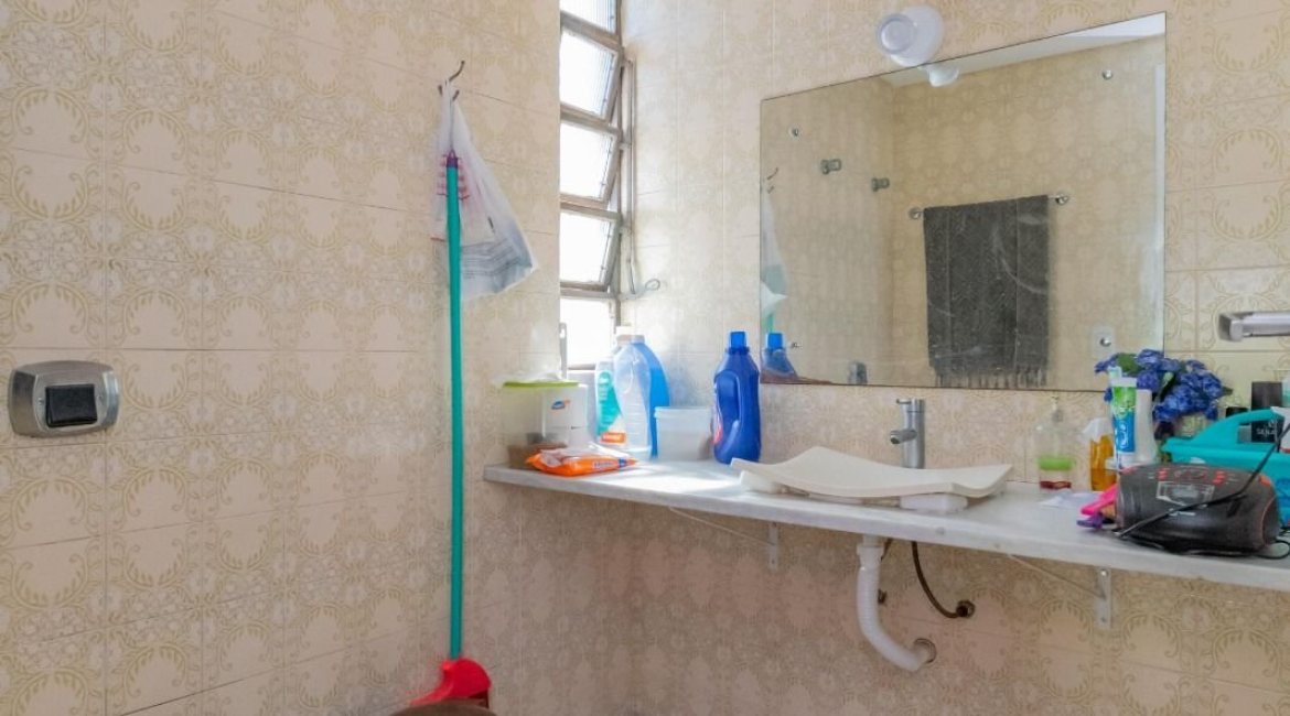 Casa à venda com 180m², 3 dormitórios, 1 suíte, 2 vagas, no bairro Ipanema em Porto Alegre